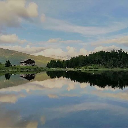 Rifugio Al Lago Del Mortirolo In Inverno Raggiungibile Solo A Piedi Monno ภายนอก รูปภาพ