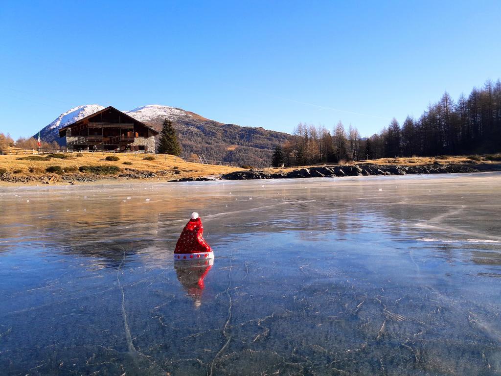 Rifugio Al Lago Del Mortirolo In Inverno Raggiungibile Solo A Piedi Monno ภายนอก รูปภาพ