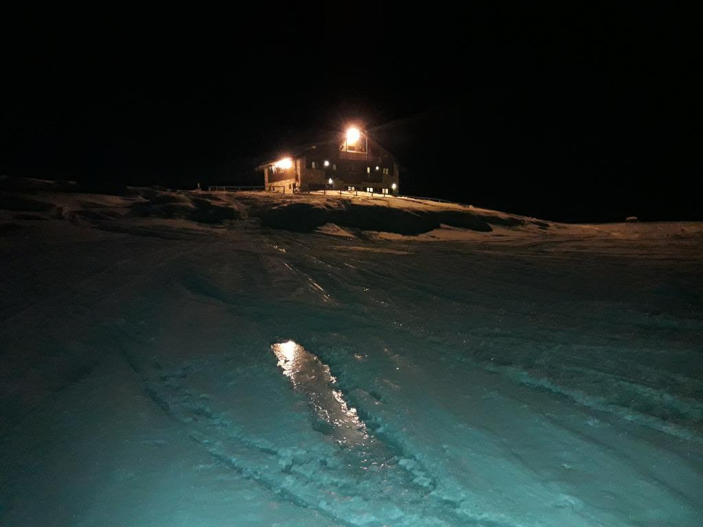 Rifugio Al Lago Del Mortirolo In Inverno Raggiungibile Solo A Piedi Monno ภายนอก รูปภาพ
