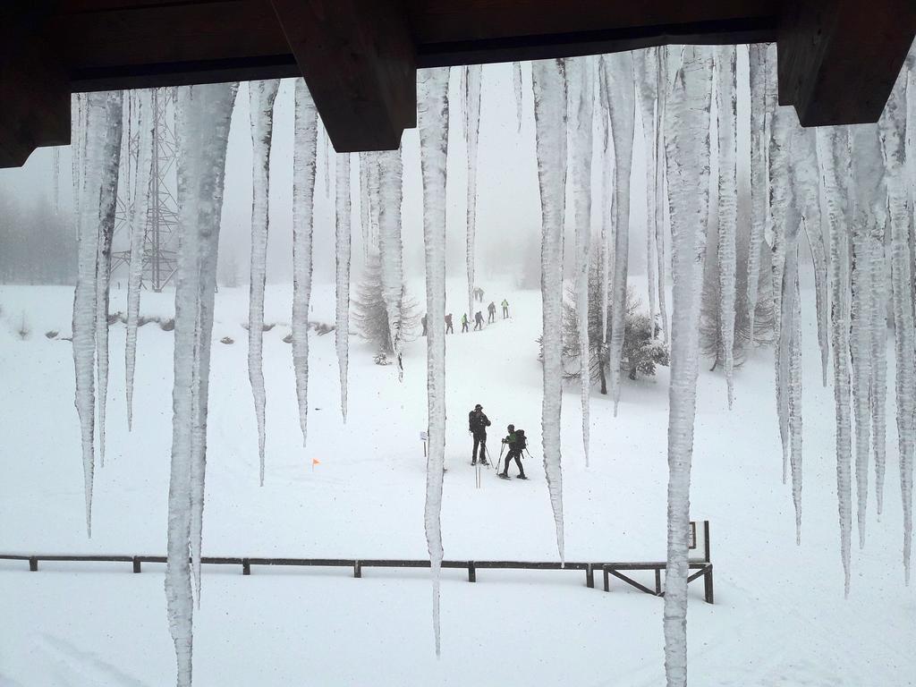 Rifugio Al Lago Del Mortirolo In Inverno Raggiungibile Solo A Piedi Monno ภายนอก รูปภาพ