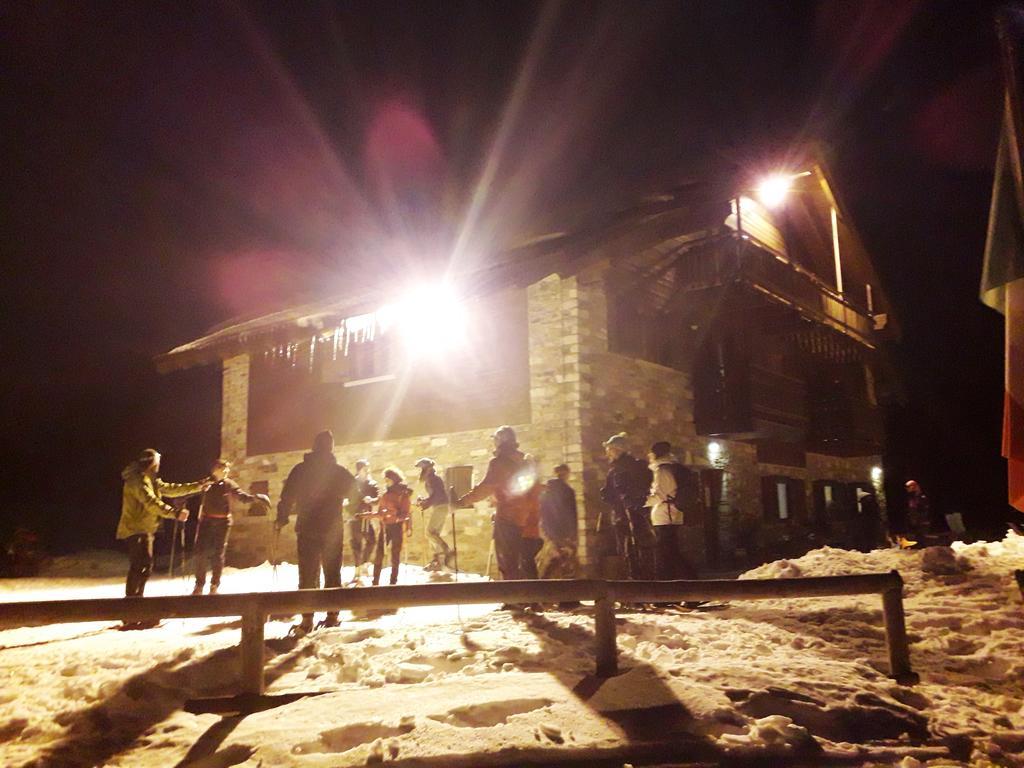 Rifugio Al Lago Del Mortirolo In Inverno Raggiungibile Solo A Piedi Monno ภายนอก รูปภาพ