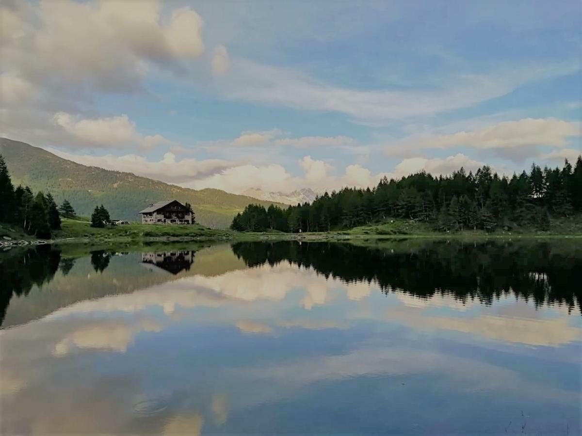 Rifugio Al Lago Del Mortirolo In Inverno Raggiungibile Solo A Piedi Monno ภายนอก รูปภาพ