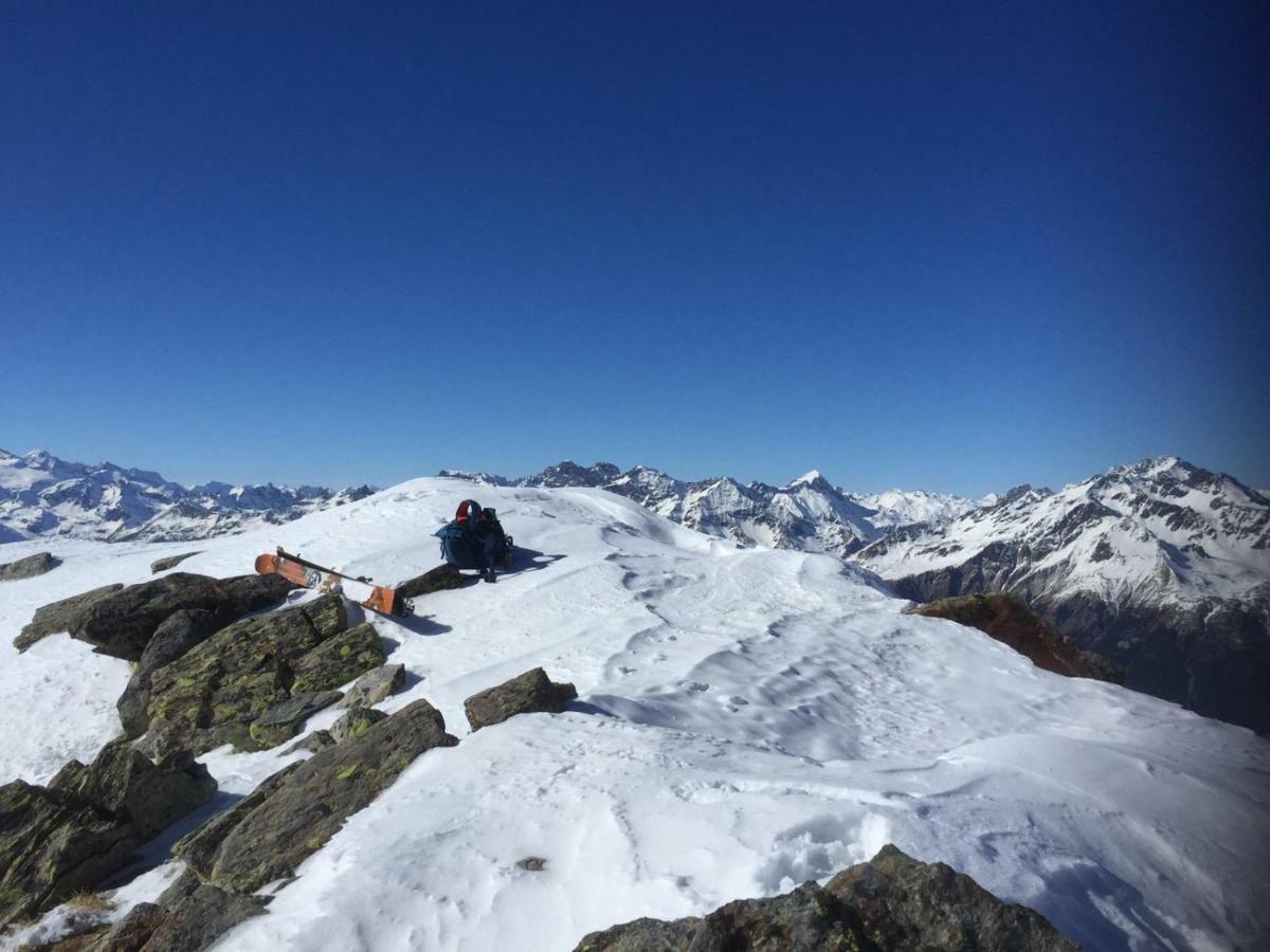 Rifugio Al Lago Del Mortirolo In Inverno Raggiungibile Solo A Piedi Monno ภายนอก รูปภาพ
