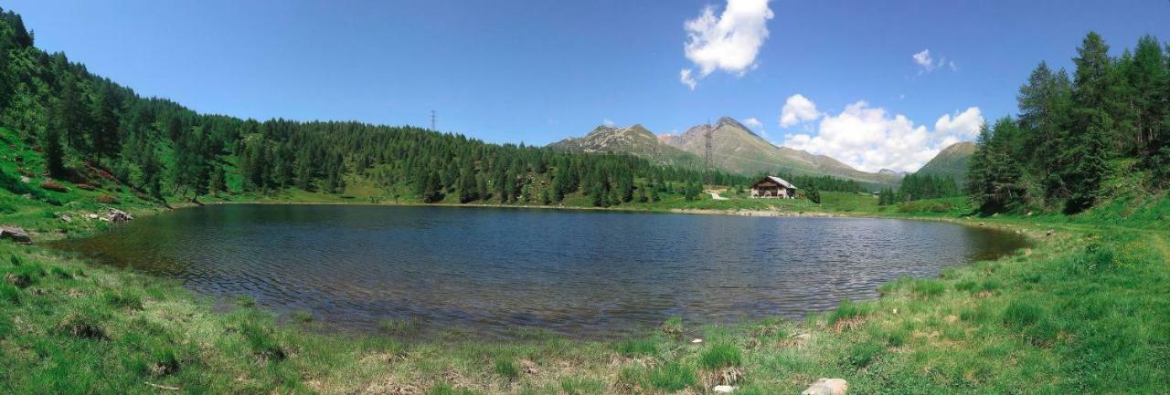Rifugio Al Lago Del Mortirolo In Inverno Raggiungibile Solo A Piedi Monno ภายนอก รูปภาพ